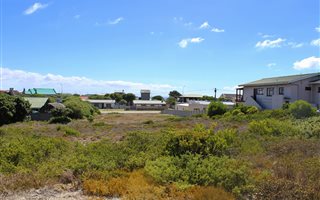 860 m² Land available in Struisbaai