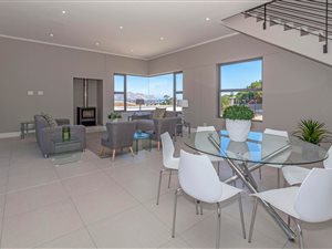 3 Bed House in Somerset West Central