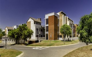 2 Bedroom Apartment in Midridge Park