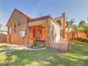 2 Bed House in Ruimsig
