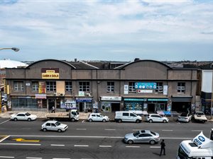 2400 m² Commercial space in East London Central