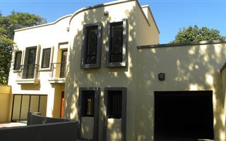 4 Bedroom House in Die Wilgers