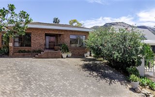 4 Bedroom House in Paarl