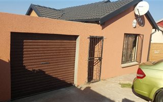 3 Bedroom House in Roodekop