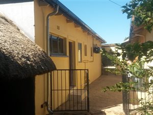 2 Bedroom Garden Cottage in Sophiatown