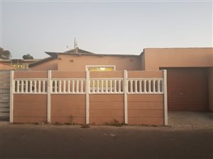 3 Bed House in Pelikan Park