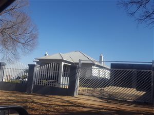 13 Bed House in Maraisburg