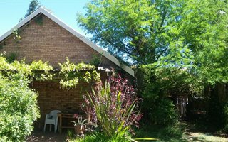 2 Bedroom Townhouse in Langenhoven Park