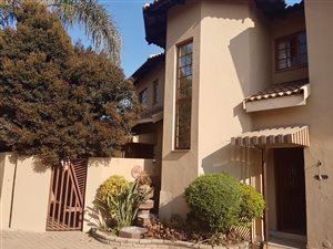 3 Bed Townhouse in Helderkruin