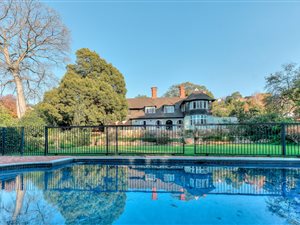 5 Bed House in Westcliff