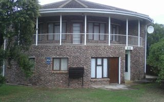 4 Bedroom House in Paradise Beach