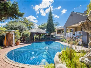 3 Bed House in Golf View