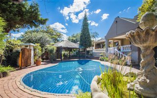 3 Bedroom House in Golf View AH