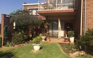3 Bedroom Apartment in Selection Park