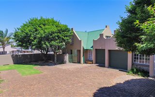 2 Bedroom Townhouse in Glen Marais