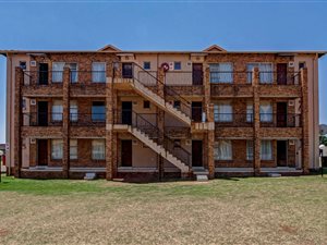 2 Bed Apartment in Randfontein Central