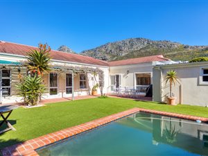 4 Bed House in Silvertree Estate