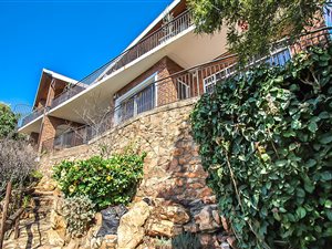 5 Bed House in Quellerina