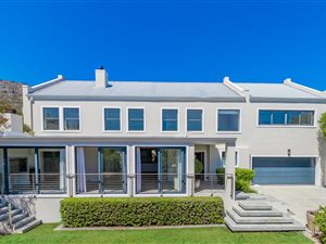 6 Bed House in Silvertree Estate