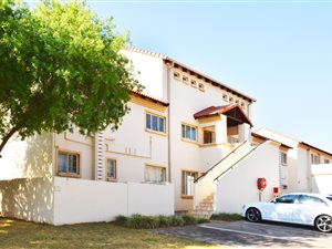 3 Bed Flat in Country View