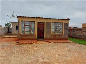 4 Bed House in Langaville