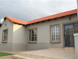 3 Bed Duet in Thatchfield