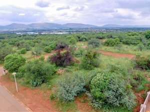 813 m² Land available in Leloko