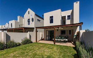 3 Bedroom House in Kelderhof Country Village