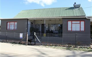 2 Bedroom House in Uniondale