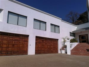 2 Bed Apartment in Waterkloof Ridge