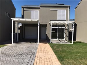 3 Bed Townhouse in Somerset West Central