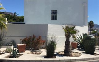 4 Bedroom House in Marina Da Gama