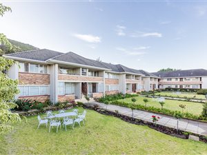 2 Bed Apartment in Paarl Central West