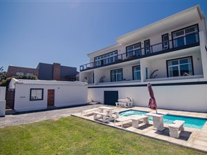 6 Bedroom House in Van Riebeeckstrand