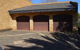 12 Bedroom House in Lourenspark