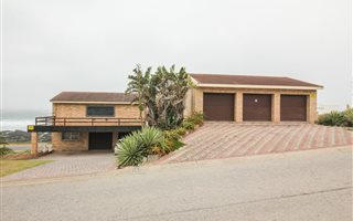7 Bedroom House in Beachview