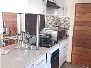 3 Bed House in Olievenhoutbosch