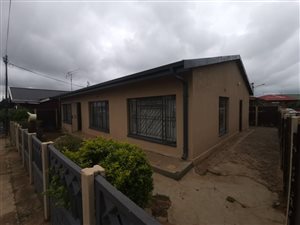 4 Bedroom House in Burgershoop
