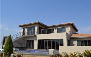 5 Bedroom House in Loch Vaal