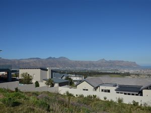 657 m² Land available in Dennegeur