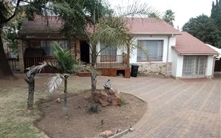4 Bedroom House in Woodmere