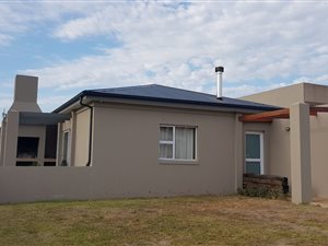 3 Bed House in Sir Lowrys Pass
