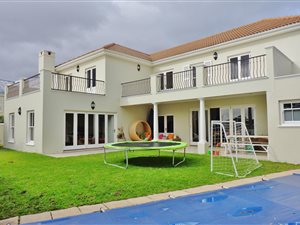 4 Bed House in Silvertree Estate