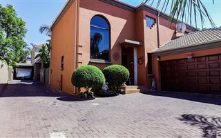 3 Bedroom Cluster in Van Riebeeck Park