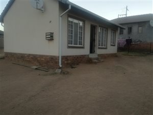 3 Bed House in Roodepoort Central