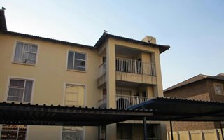 2 Bedroom Apartment in Rensburg