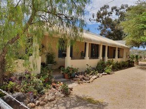 3 Bed House in Steytlerville