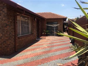 3 Bedroom House in Tembisa