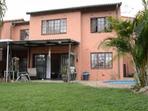 3 Bed Duplex in Padfield Park