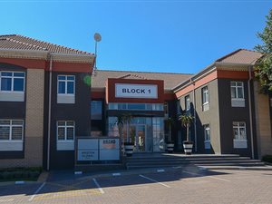 130 m² Office Space in Fourways